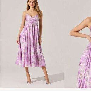Astr NWT Maeve Lavender Floral Midi Dress